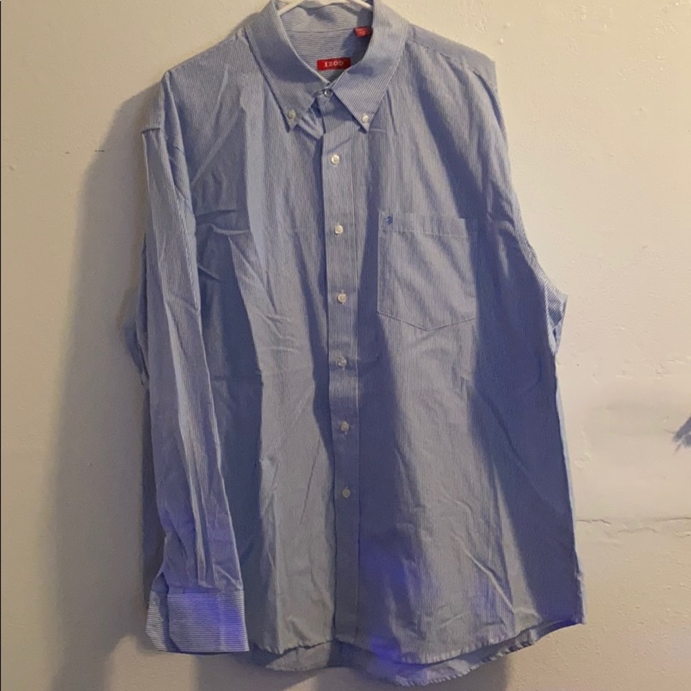 Izod Stripped Button up NWOT 🔥